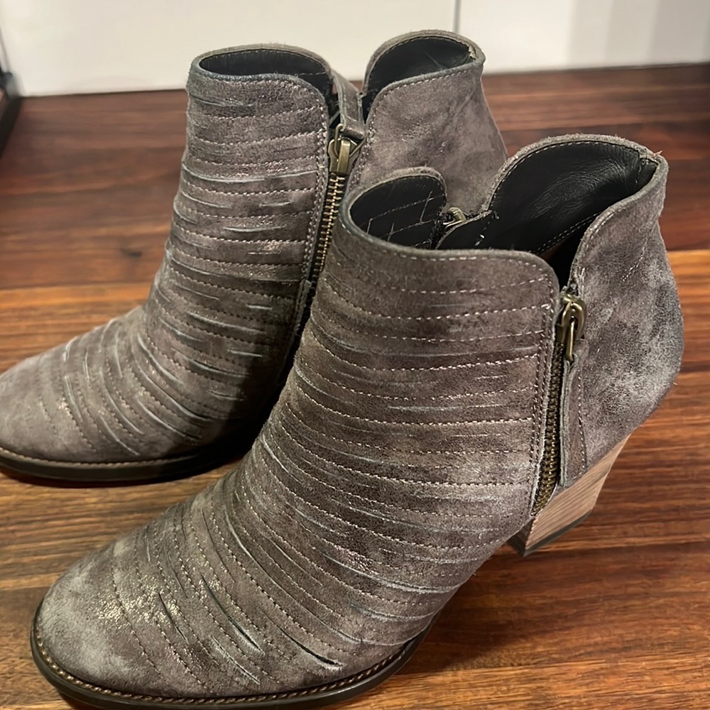 Barely Used Paul Green Gray Malibu sliced zip bootie!